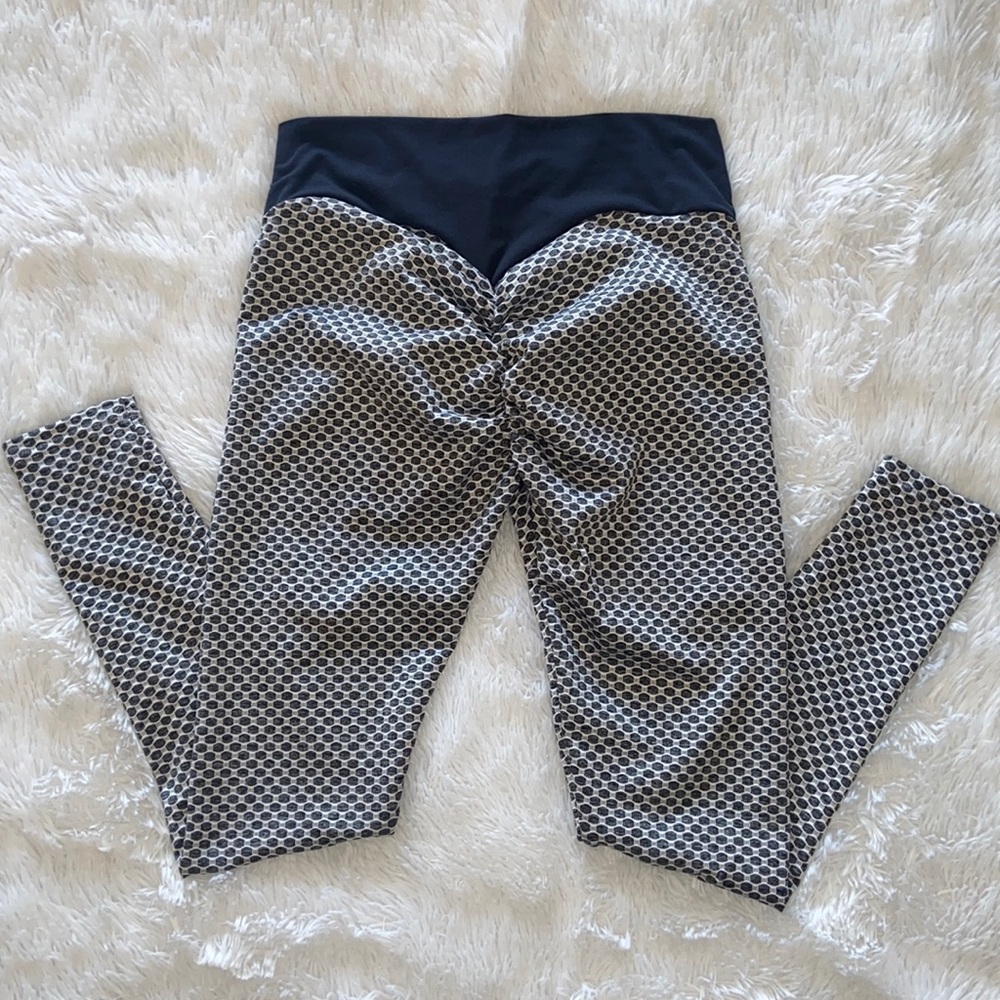 NWOT Scrunch butt honeycomb leggings